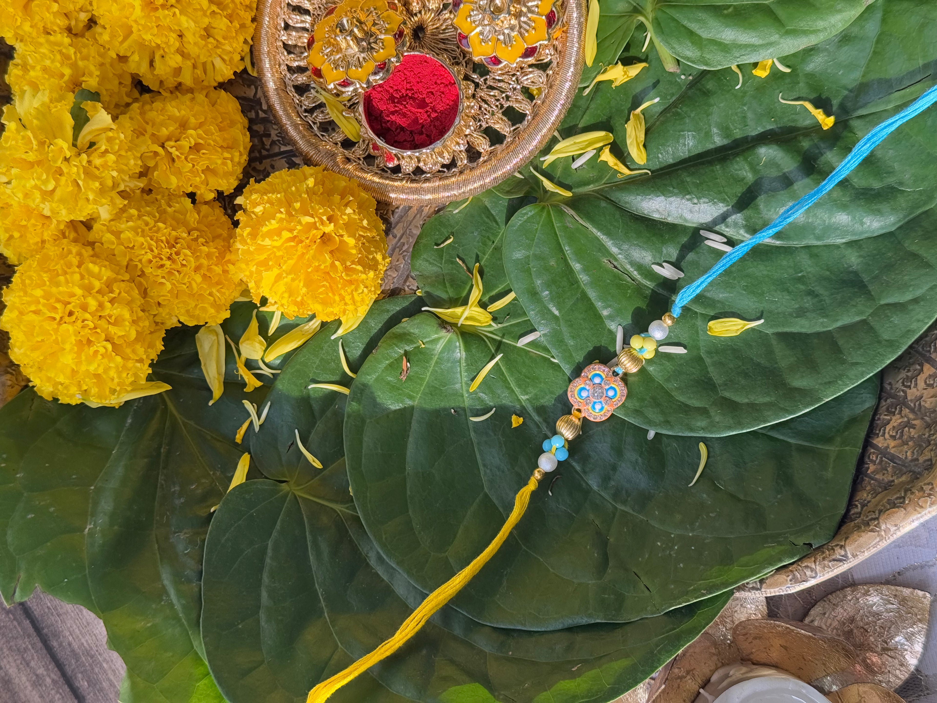 ANAMEL MOTIF RAKHI